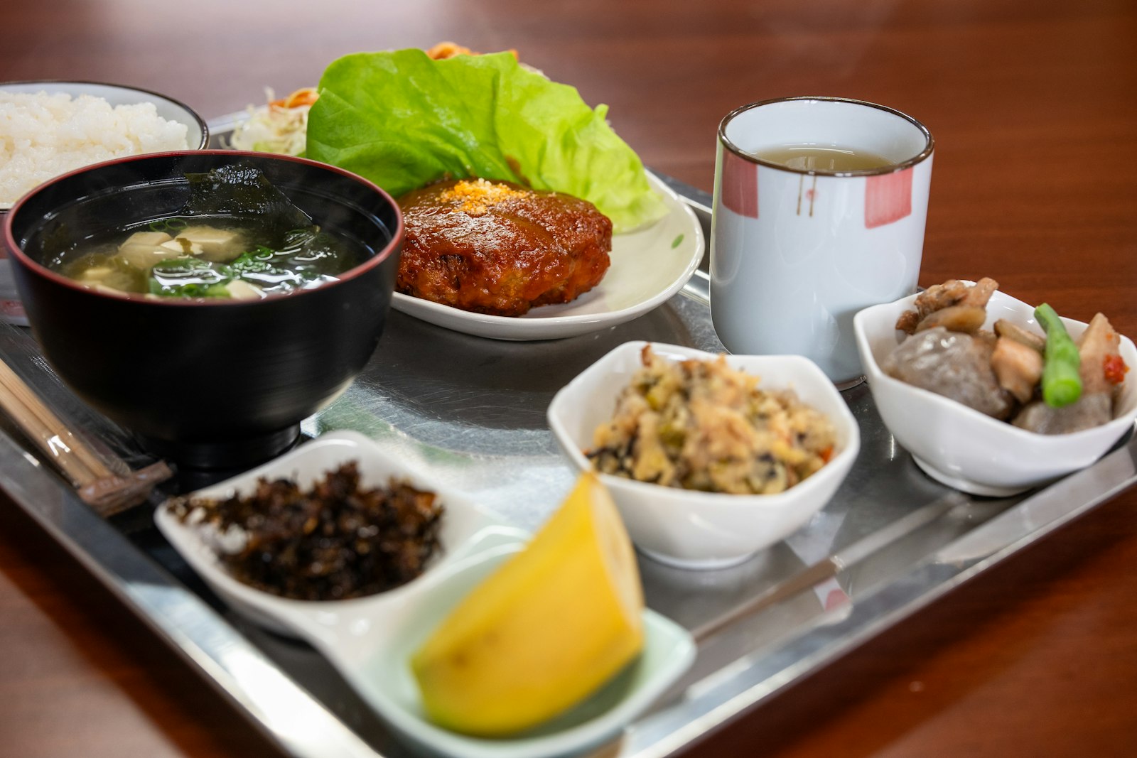 病院食・施設食の配膳トレイのイメージ
